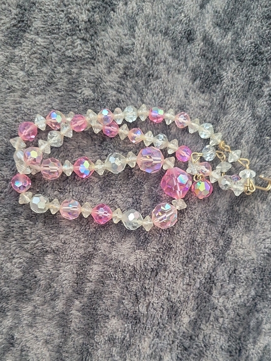 Vintage Jewelry - Vtg. Aurora Borealis Pink And White Single Strand Chooker With Gold Tone Clasp